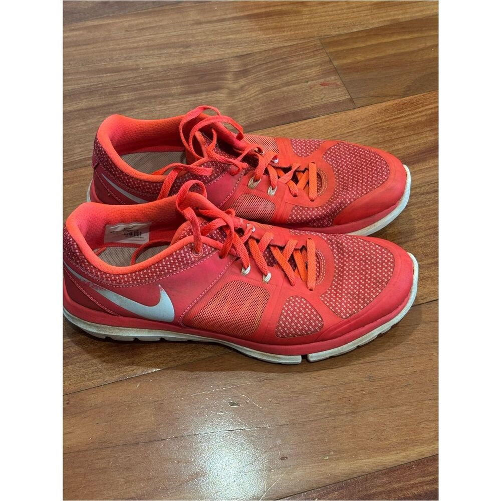 Nike Women's Bright Coral/White Athletic Training Sneakers size 8.5